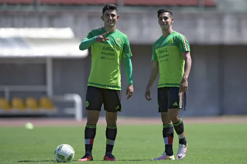 IMAGO7 Erick Aguirre y Víctor Guzmán entrenando con el Tri