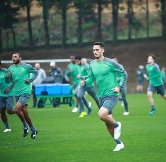 INSTAGRAM@8785simoneto Verificado Neto en un entrenamento con el Chape