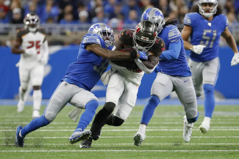 Buccaneers y Lions en partido de la NFL