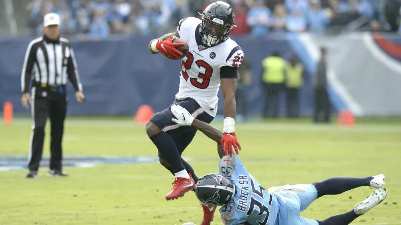 Texans vs Titans en jugada de la NFL