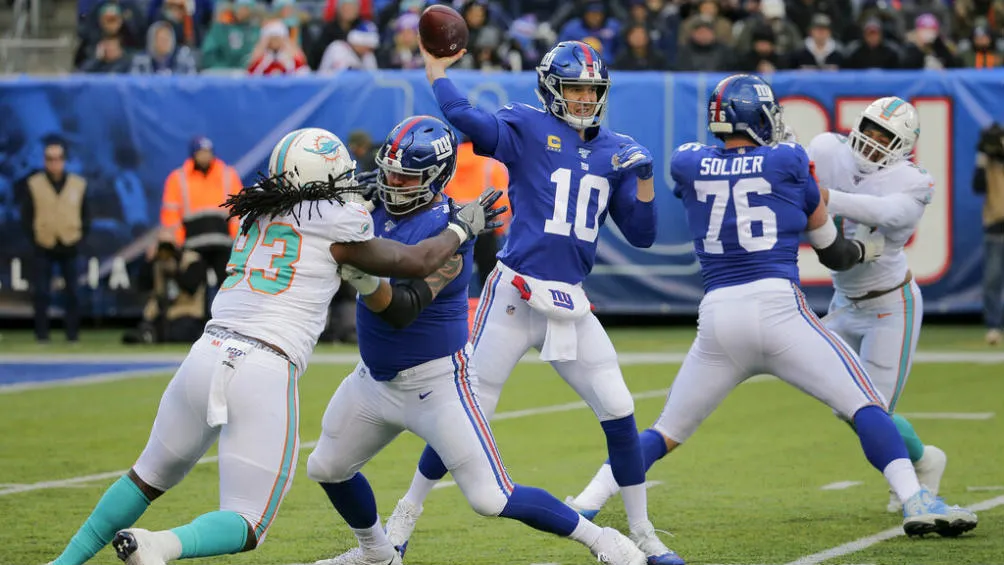 Manning se prepara para lanzar el ovoide