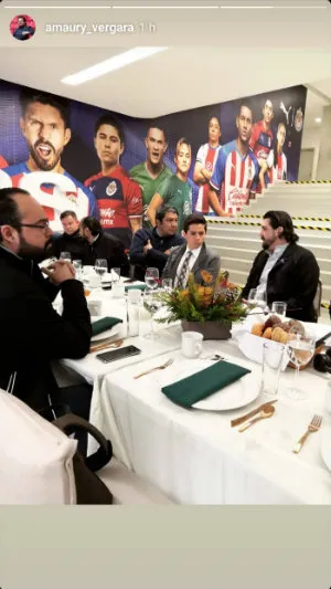 INSTAGRAM @AMAURY_VERGARA El desayuno de Amaury con miembros de la prensa