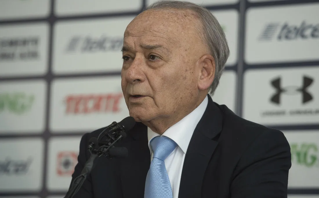 Billy Álvarez en conferencia de prensa