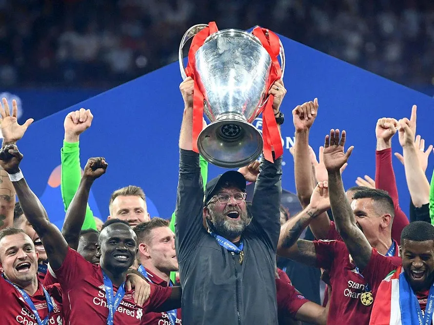 Klopp, con la Champions League que ganó en junio