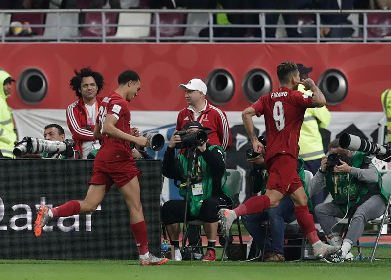 AP Firmino celebra su gol contra Rayados