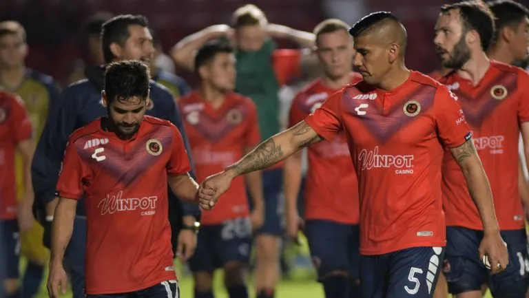 IMAGO7 Jugadores del Veracruz se lamentan tras derrota