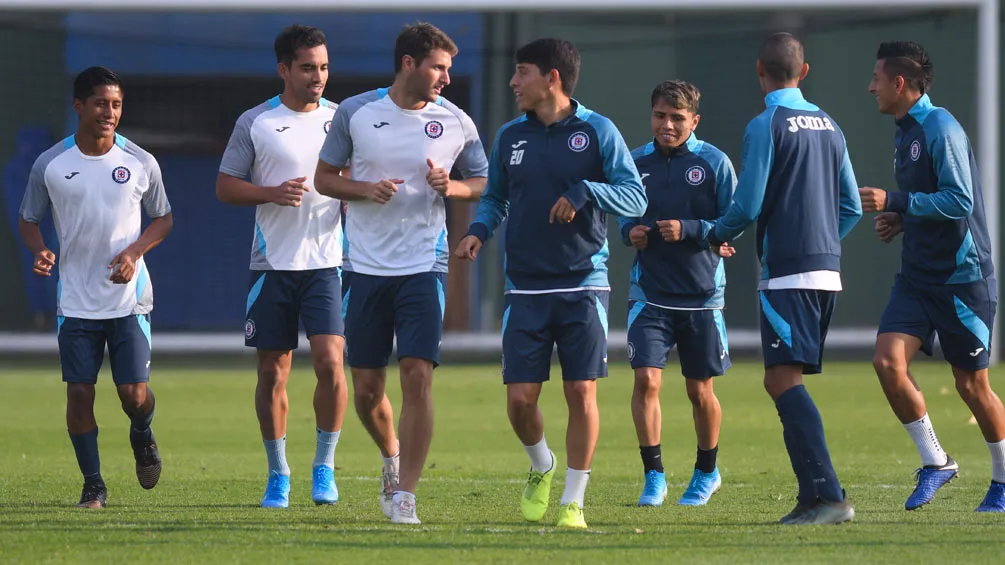 Jugadores de Cruz Azul trabajan en la pretemporada del C2020