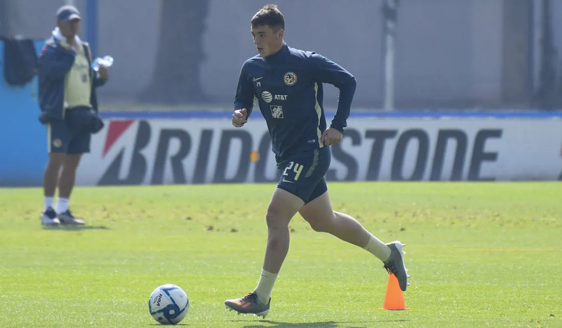 Federico Viñas en un entrenamiento con América