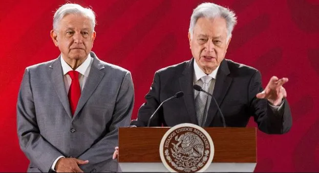 EFE AMLO y Manuel Bartlett, durante un discurso