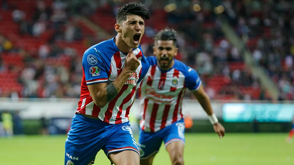 Pulido festeja un gol en el Estadio Akron