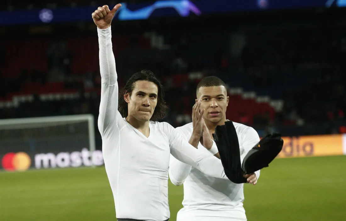 EFE Edison Cavani y Kylian Mbappé después de un partido del PSG