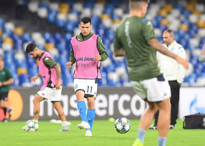 Lozano, en un calentamiento con el Napoli