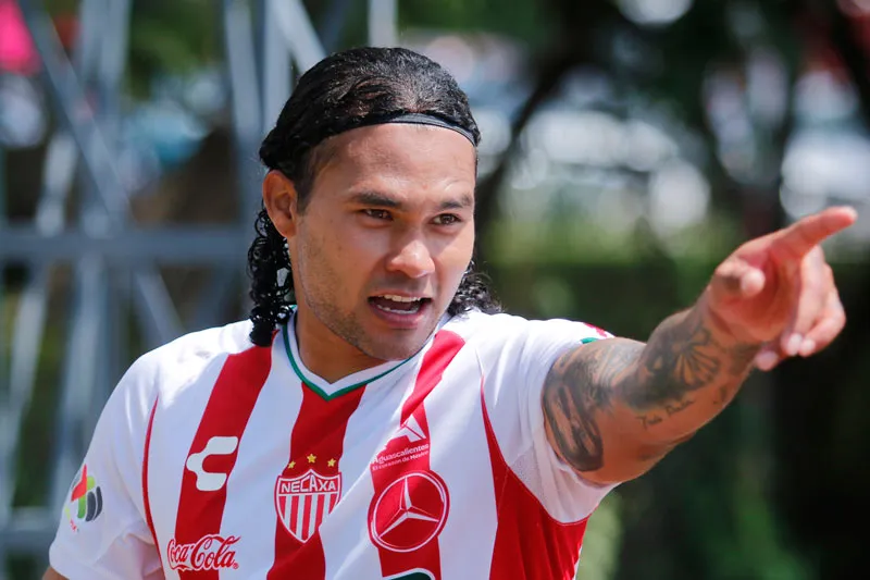 Carlos Peña en un juego con Necaxa en 2018