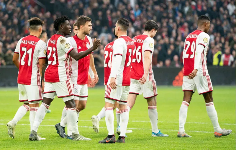 TWITTER @AFCAJAX Festejo de los jugadores del Ajax