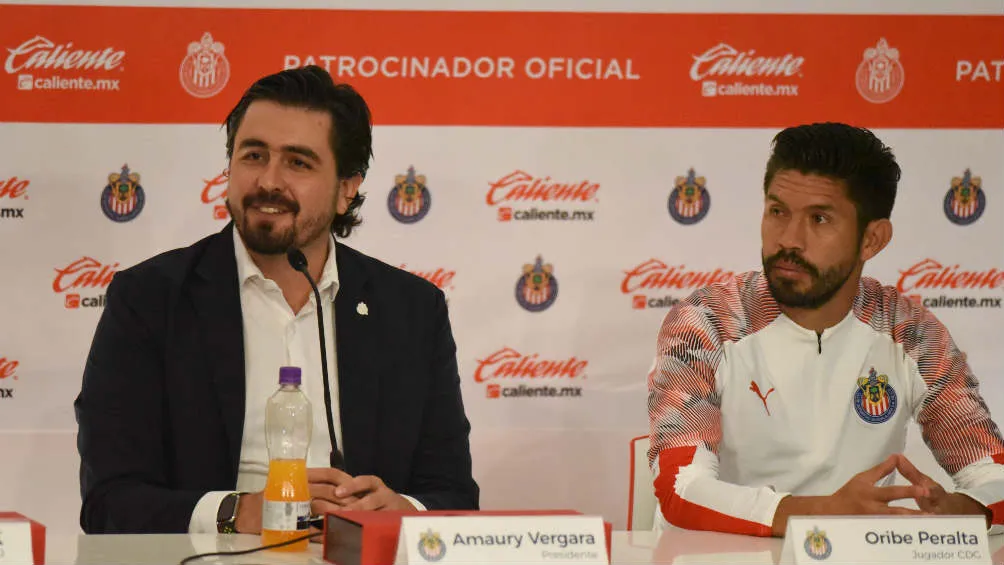 Amaury y Oribe en la presentación del delantero