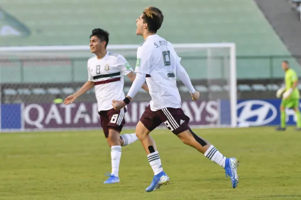 Santiago Muñoz celebrando su anotación ante Japón