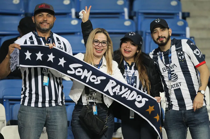 Afición de Rayados en las gradas del Estadio BBVA