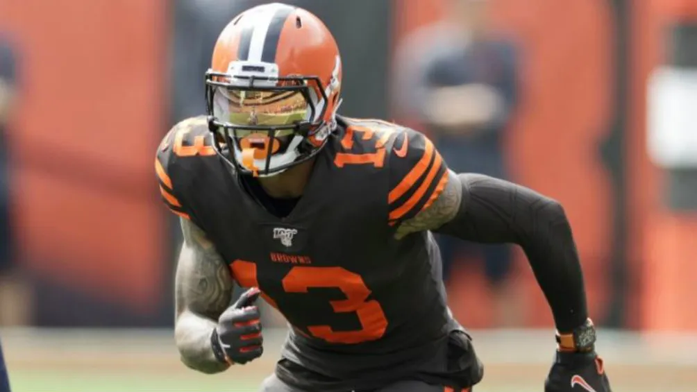 AP Beckham Jr en un juego con Cleveland