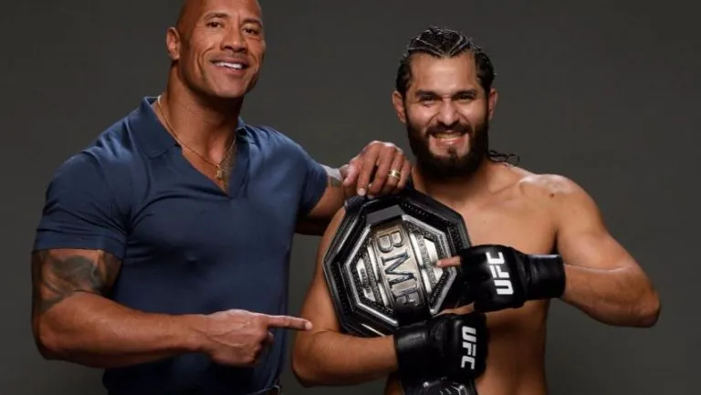 TWITTER@UFC Jorge Masvidal y The Rock Johnson con el cinturón 'BMF'