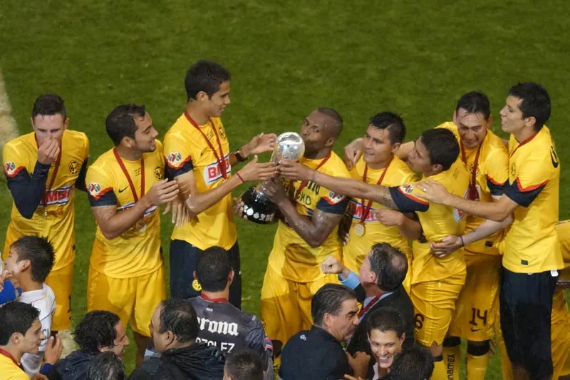IMAGO7 Festejo del América tras ganar en el Azteca en el Clausura 2013