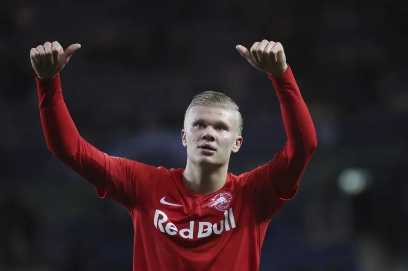 Erling Haaland celebra un triunfo del Salzburg