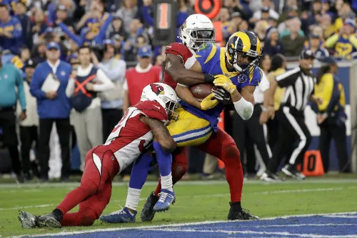 Robert Woods anota un touchdown ante Arizona