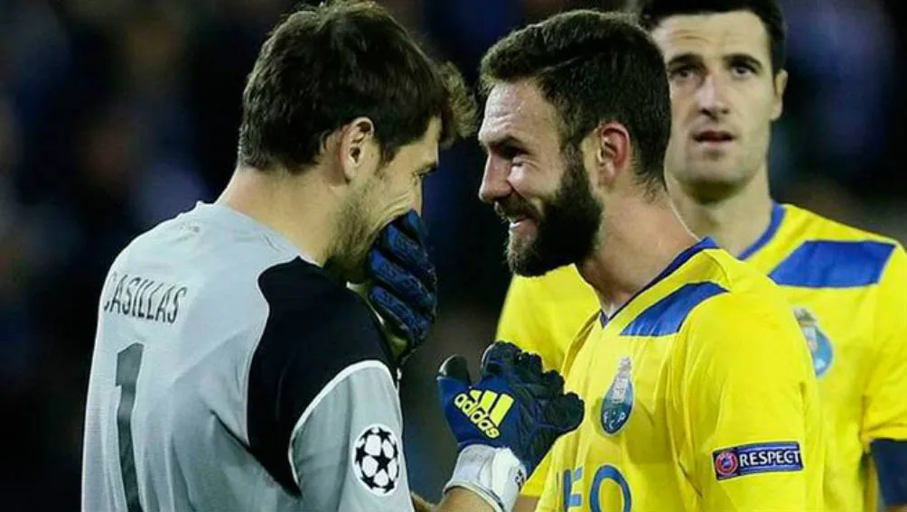 Casillas y Layún festejan un triunfo en el Porto