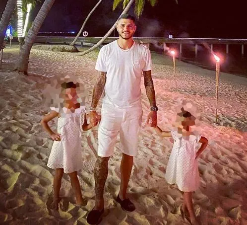 Mauro Icardi celebra con sus hijas el año nuevo
