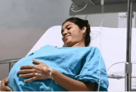 TWITTER @TU_IMSS La madre de Elliot Alexander durante el embarazo