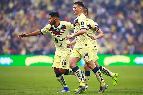 Los jugadores de América en el festejo de un gol