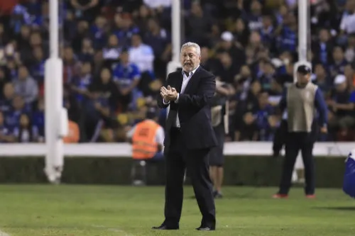 Víctor Manuel Vucetich, entrenador de Gallos Blancos