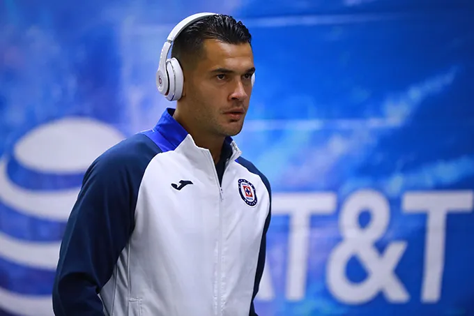 Caraglio, antes de entrar a los vestidores del Azteca