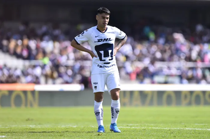 Mora, en un partido de Pumas