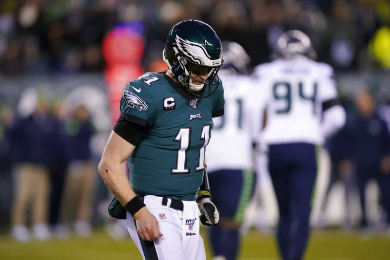 AP El quarterback de Philadelphia salió del terreno de juego