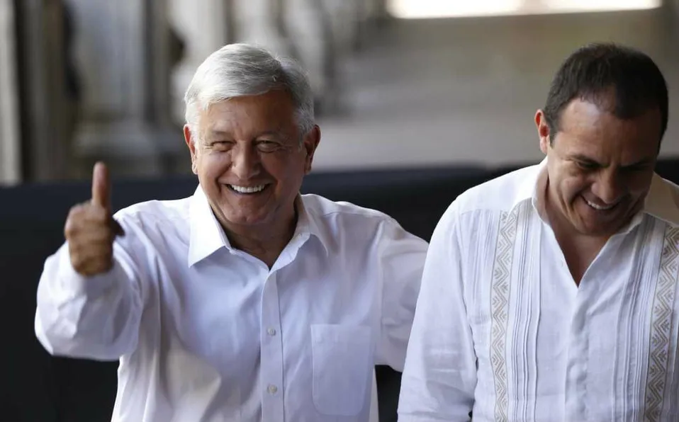 ESPECIAL AMLO y Blanco posan para la postal