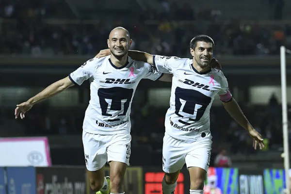 IMAGO7 Carlos González e Ignacio Malcorra celebrando una anotación