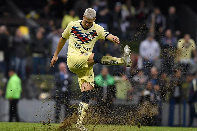 IMAGO7 Guido se lamenta tras fallar el penalti contra Monterrey