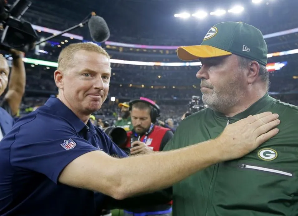 AP Jason Garret y McCarthy en un partido entre Dallas y Green Bay