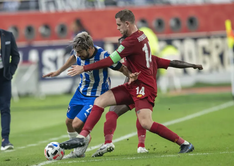 Rodolfo Pizarro en el juego ante el Liverpool en el Mundial de Clubes