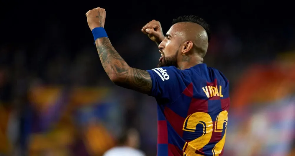 Arturo Vidal celebrando con Barcelona