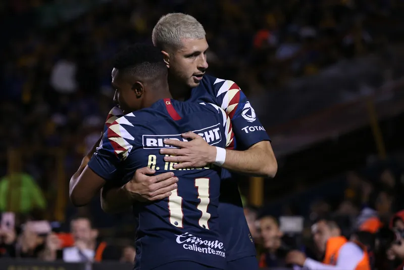 Guido Rodríguez, en festejo durante un juego del América