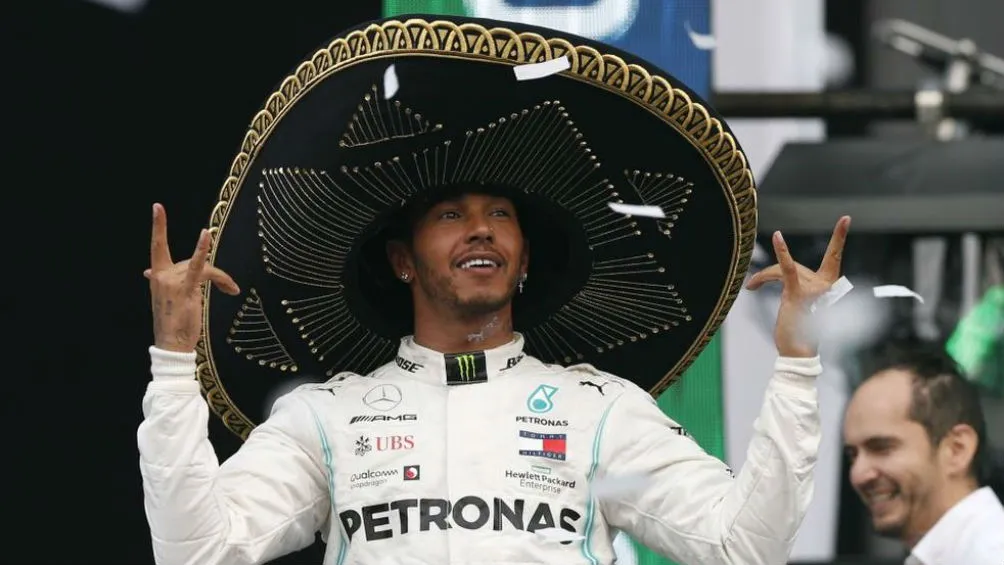 Hamilton coronándose como ganador en el gran premio de México