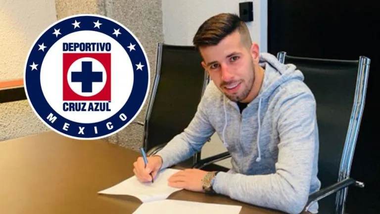 TWITTER @CRUZAZULCD Ceppelini firma su contrato con Cruz Azul