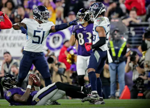 Lamar Jackson en el césped durante el partido