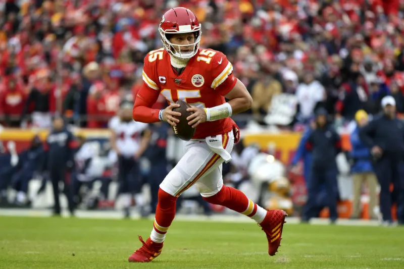Mahomes en jugada de Playoffs