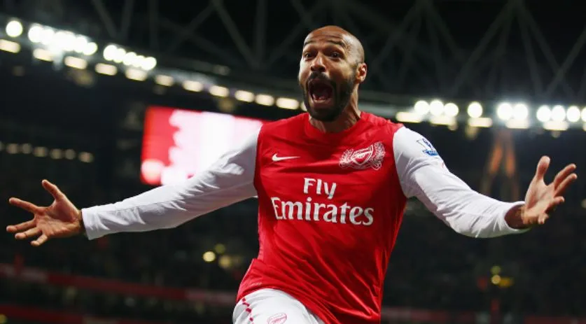 Henry, en festejo con Arsenal