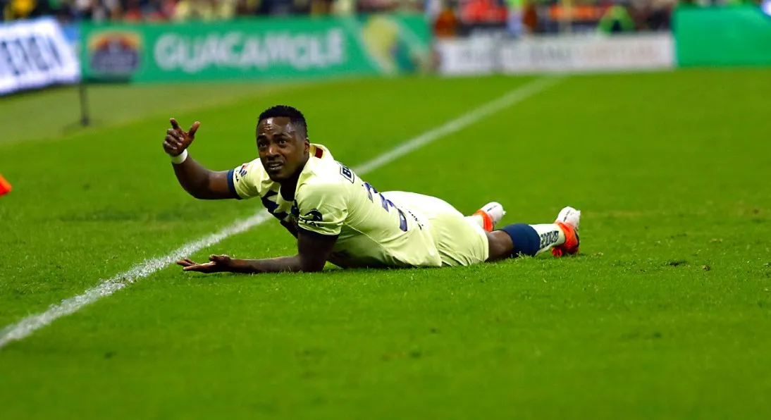 IMAGO7 Renato Ibarra en lamento durante un partido con América