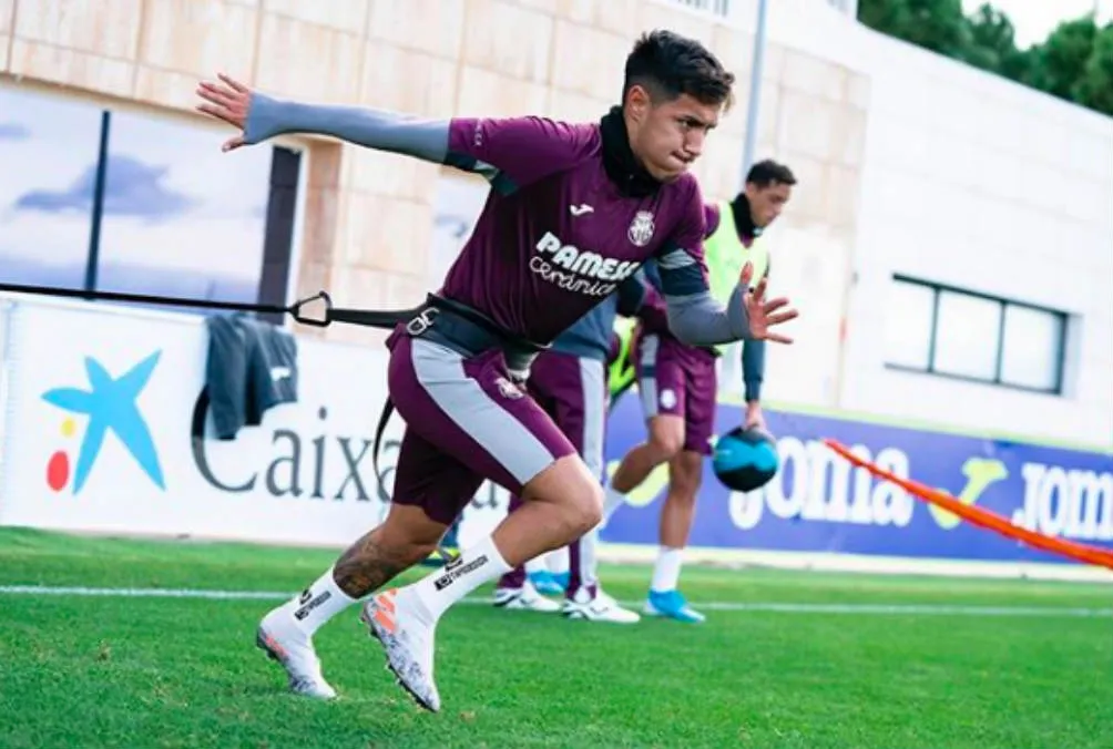 Suárez entrenando con el Submarino Amarillo