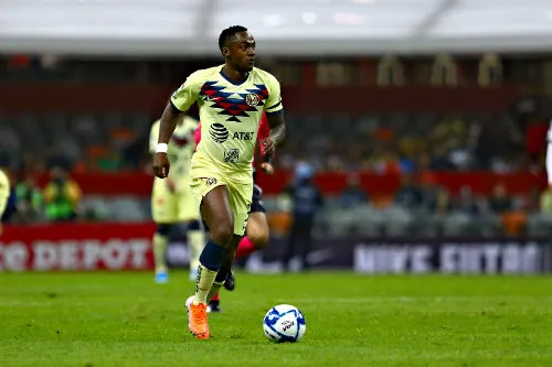 IMAGO7 El volante sudamericano en un partido con los azulcremas