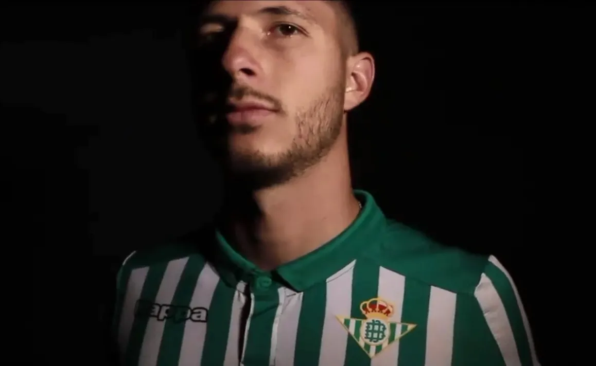 TWITTER @RealBetis El examericanista luciendo los colores béticos